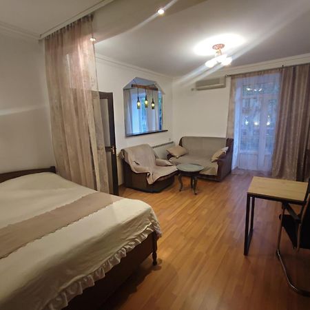 יירבאן Apartments On Sayat-Nova 14 מראה חיצוני תמונה
